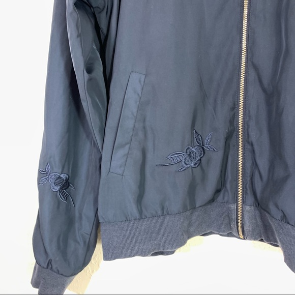 Romeo + Juliet Navy Blue Satin Light Bomber Jacket - Picture 2 of 5